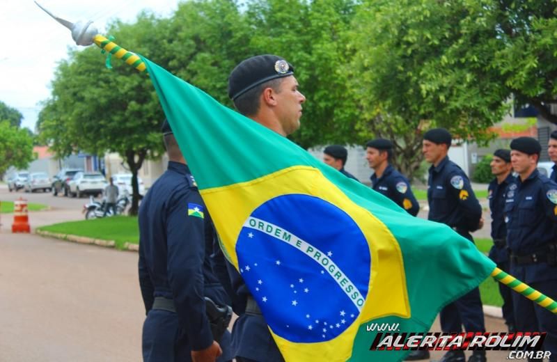 Polícia Militar do 10º Batalhão realiza solenidade em comemoração ao Dia da Bandeira Nacional
